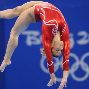 九游体育ios下载-皇马反击快如闪电，战术多样化成为制胜法宝，皇马经典反击视频